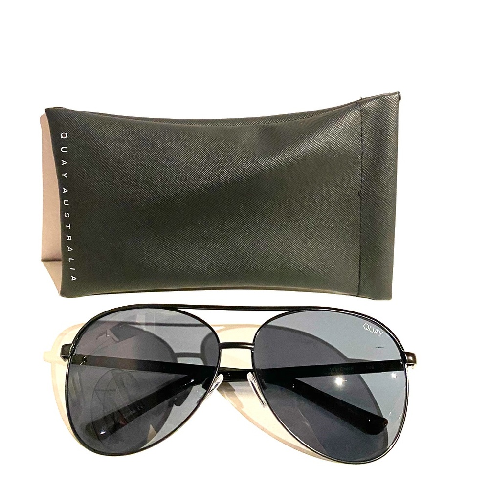 QUAY Aviators & Case